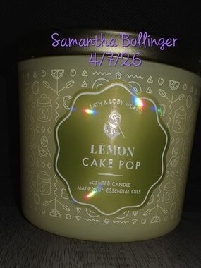 Bath & Body Works 3-Wick Candle  Lemon Cake Pop